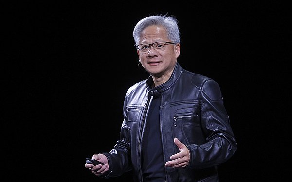 中国星配资 黄仁勋访华求合作，却遭美国两党参议员警告